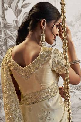 Off white silk heavy thread embroidred with sequince work saree with blouse 3