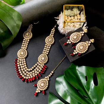 traditional multi layered pearl kundan bridal necklace jewellery with dangle earrings & maang tikka set 1