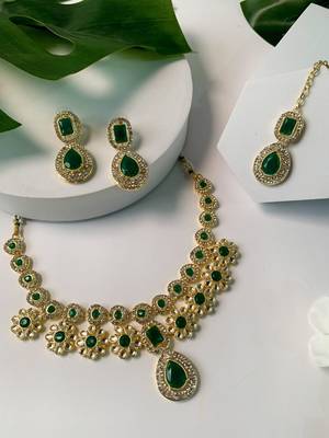 stylish traditional kundan stone necklace jewellery set 1