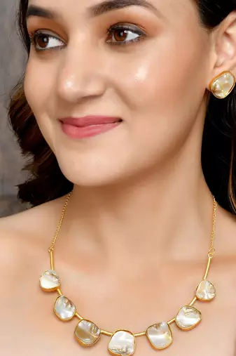 Gold plated mother of pearl kundan  jewellery set