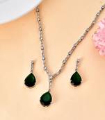 Faux emerald pendant set