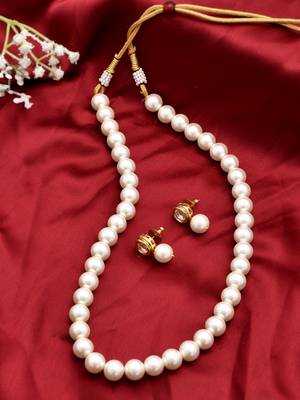 Classic pearl necklace with kundan stud earrings 1