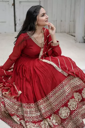  faux blooming captivating maroon gown with dupatta