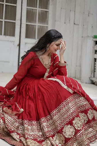  faux blooming captivating maroon gown with dupatta