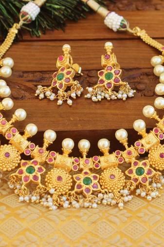 Gold platted necklace set
