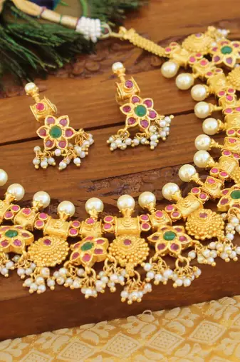 Gold platted necklace set