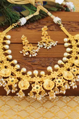 Gold platted necklace set