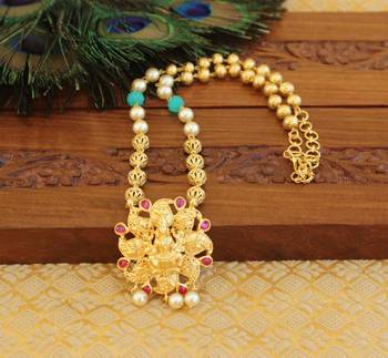Gold platted lakshmi pearl necklace set 1