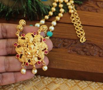 Gold platted lakshmi pearl necklace set 3