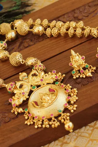 Gold platted lakshmi necklace set