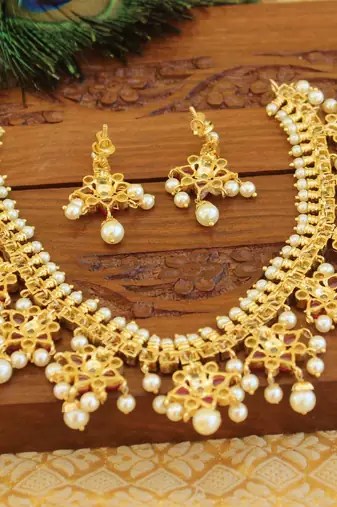 Gold platted kempu cut stone necklace set