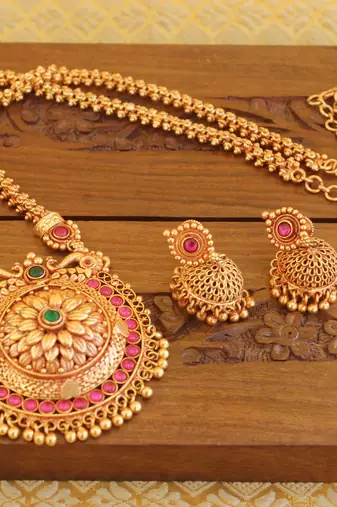 Matte finish peacock necklace set