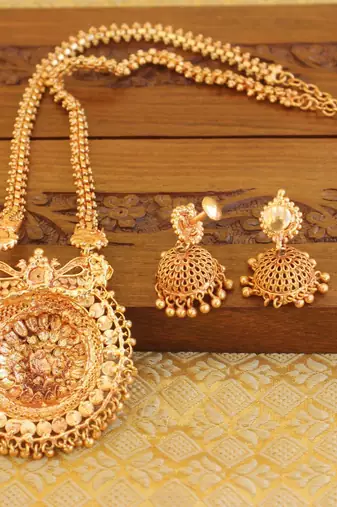 Matte finish peacock necklace set
