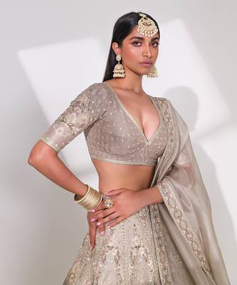 Kaarvi Embroidered Lehenga Set 4
