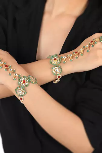 Multicolour wedding hathphool set