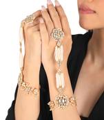 Stunning bridal hathphool set