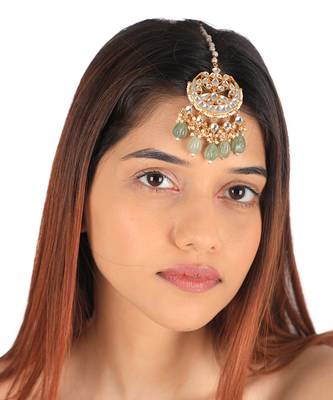 Bridal chand tikka with intricate details 1