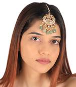 Bridal chand tikka with intricate details