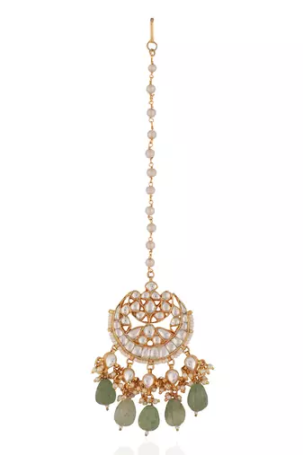 Bridal chand tikka with intricate details