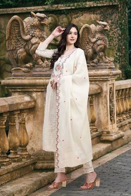 Trendmalls Pure Cotton Schiffli Work Embroidery Off-White Salwar Suit Set Kurta Pant with Dupatta 4