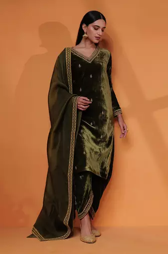 Sharvari dhoti set