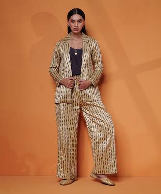 Zareen blazer 1