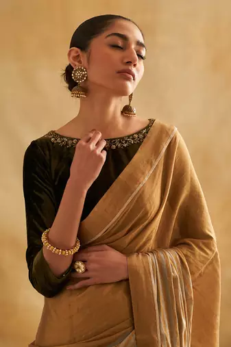 Rumeha gold-silver saree set