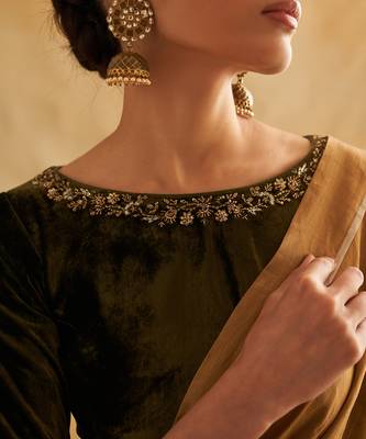 Rumeha gold-silver saree set 4