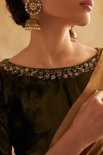 Rumeha gold-silver saree set