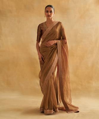 Neysa gold-antique saree set 1