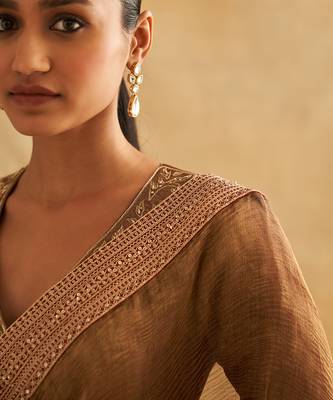 Neysa gold-antique saree set 2