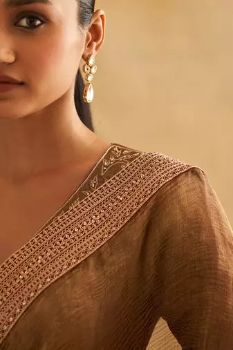 Neysa gold-antique saree set