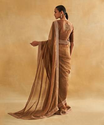 Neysa gold-antique saree set 3