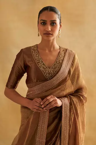 Neysa gold-antique saree set