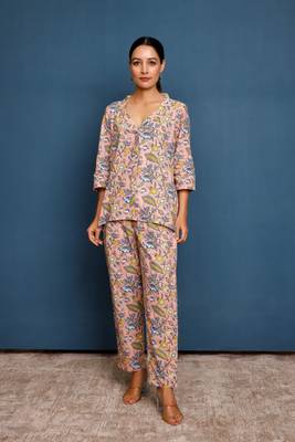 Nude pink v-neck top with culotte pants 1