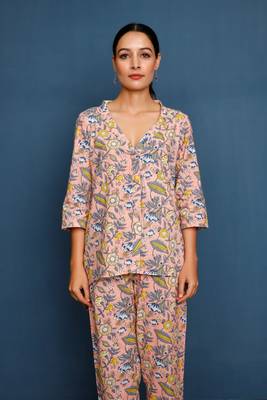 Nude pink v-neck top with culotte pants 5