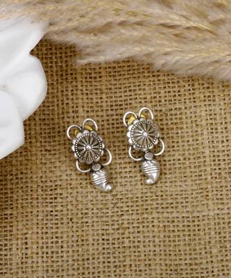 Handcrafted silver stud earring 1