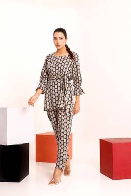 Brown tie up detailed paisley patterned top  paired with pants 4