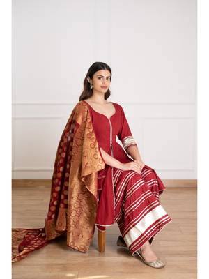 Maroon kurta sharara set with banarasi dupatta 4