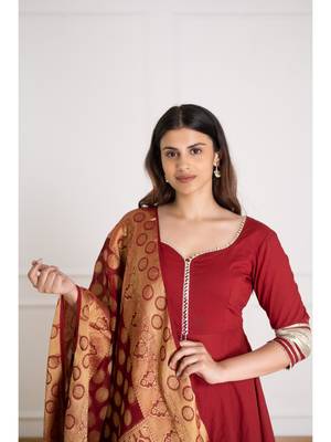 Maroon kurta sharara set with banarasi dupatta 5