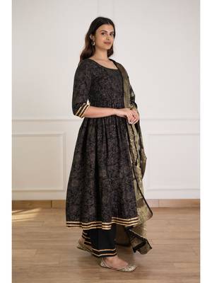 Black gold printed with banarasi dupatta 3
