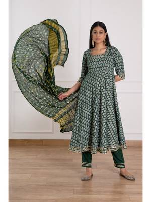 Dark green floral printed kurta pant set with bandhej dupatta 3
