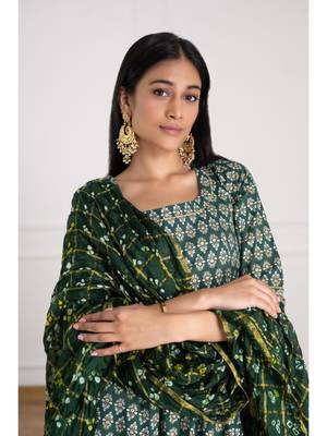Dark green floral printed kurta pant set with bandhej dupatta 5