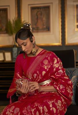 Red Silk Blend Woven Banarsi Saree With Blouse For Women  2