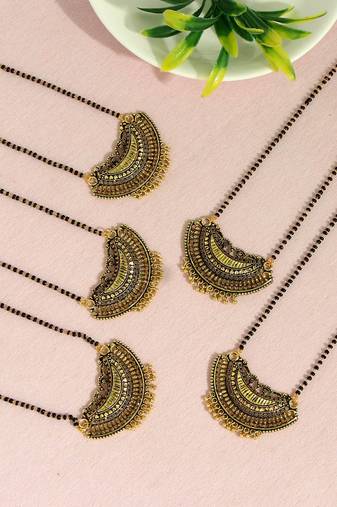 Gold color 5 piece of mangalsutra combo