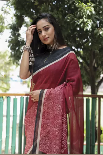  Maroon Figure Digital Print Linen Saree