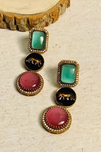 High-quality meticulous gold plated earring