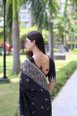 Black woven handloom raw silk saree with blouse 5