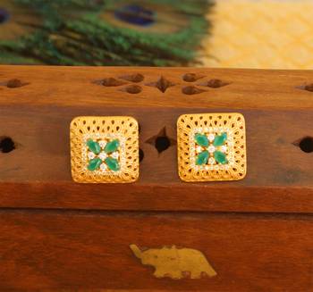 Gold platted earring 1