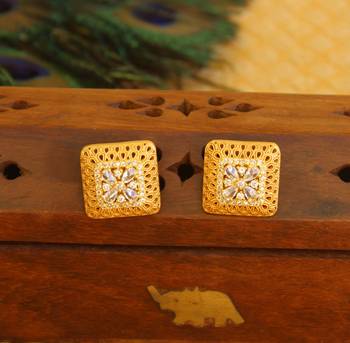 Gold platted earring 1